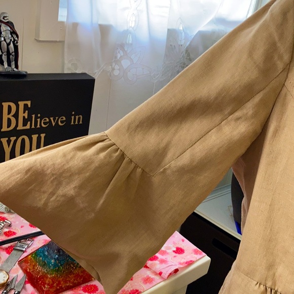 Jacket/blazer or top. Crisp linen with pleats. - Picture 3 of 6